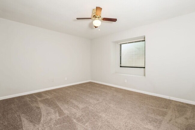 Building Photo - 2730 Bear Springs Dr