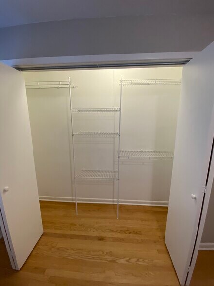 Closet with built in organizer - 1942 Linden Ave