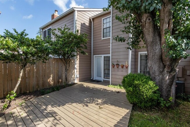 Building Photo - 17283 Saturn Ln