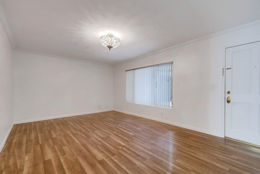 Building Photo - 2308 Schader Dr