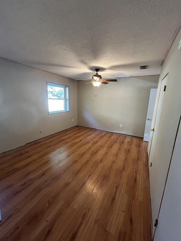 Building Photo - 307 Spring Ln