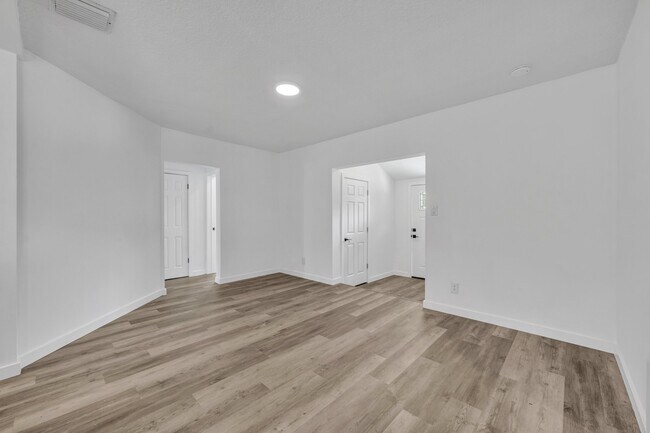 Building Photo - 713 Langston Ct
