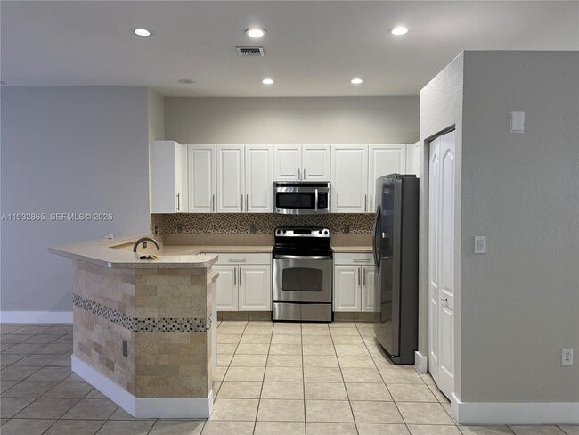 Building Photo - 15205 SW 13th Terrace