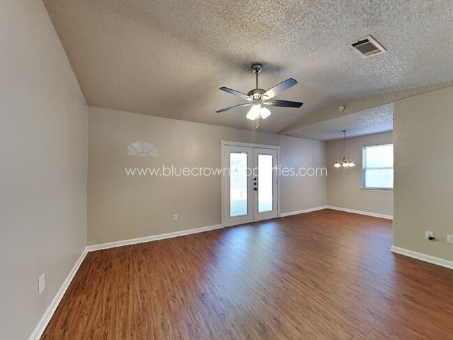 Building Photo - 900 Cannon Dr