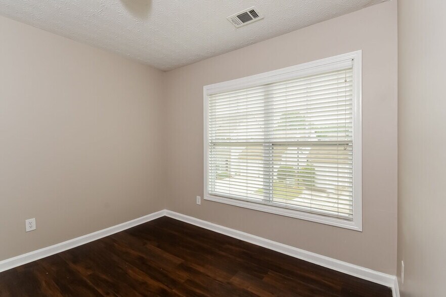 Building Photo - 109 Plumeria St