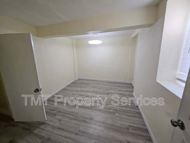 Building Photo - 1647 E 6th St