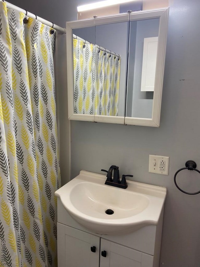 Building Photo - 129 Hawthorne St