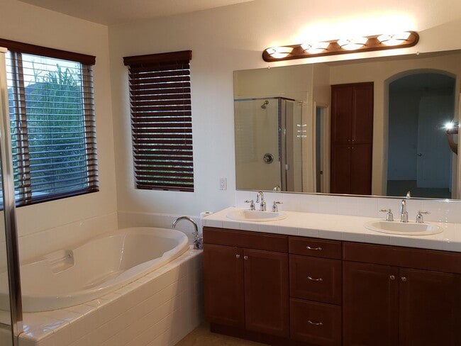 Building Photo - Upgraded 5 Bedroom Home with Spectacular V...