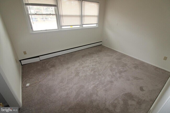 Building Photo - 4032 Quakerbridge Rd