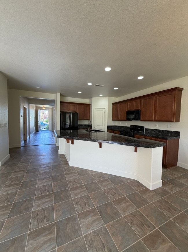 Building Photo - Spacious 4 Bedroom, 2.5 Bath in North Valleys
