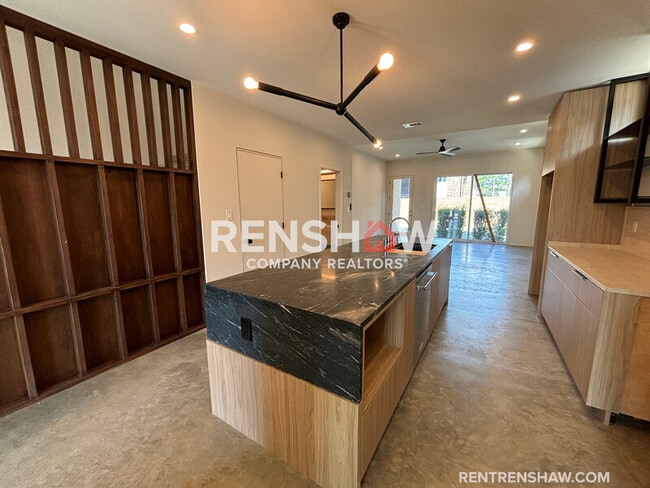 Building Photo - 38 Angelus St