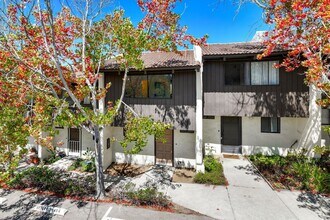 Building Photo - The Highlands-Unfurnished 2 bdrm Condo-Avail Now!