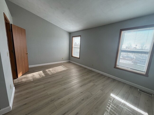 Building Photo - Rockford Townhomes East