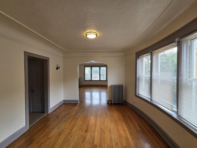 Building Photo - 838 N Massasoit Ave