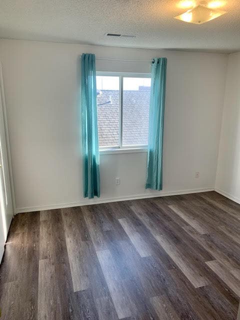 Building Photo - 205 5th St