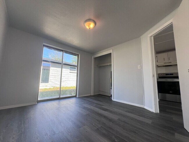 Building Photo - 9320 Grandfield Rd