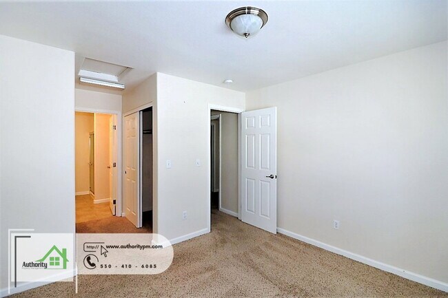 Building Photo - 1294 Mighty Oak Ln