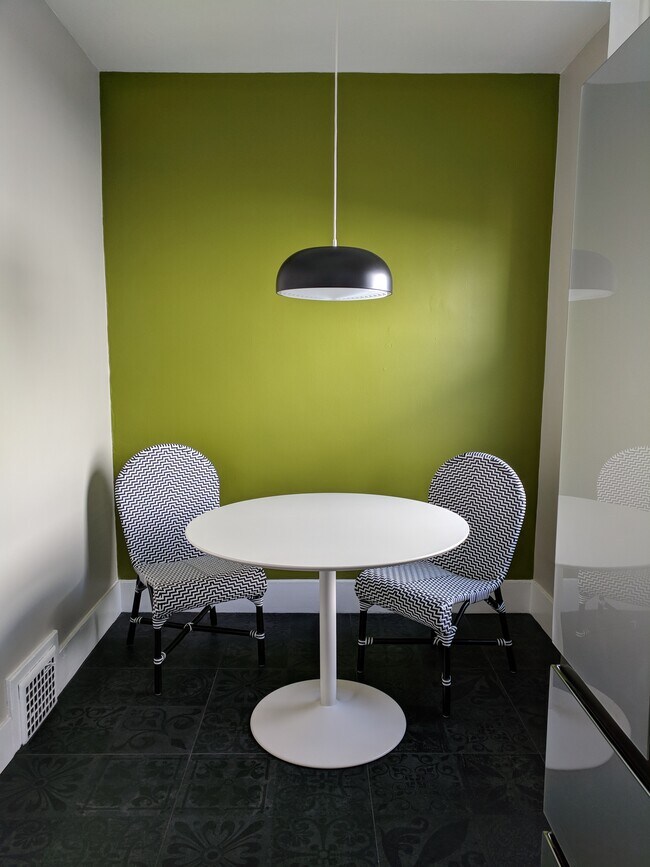 Building Photo - 1685 Oxford St