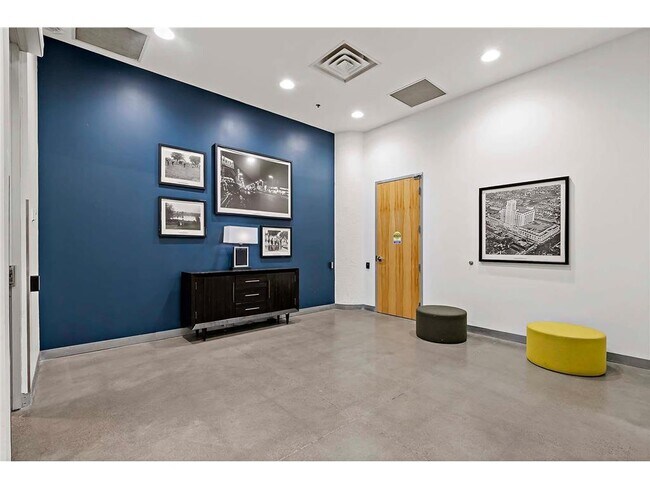 Building Photo - 2929 Chicago Ave