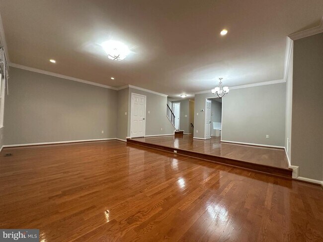 Building Photo - 10152 Village Knolls Ct