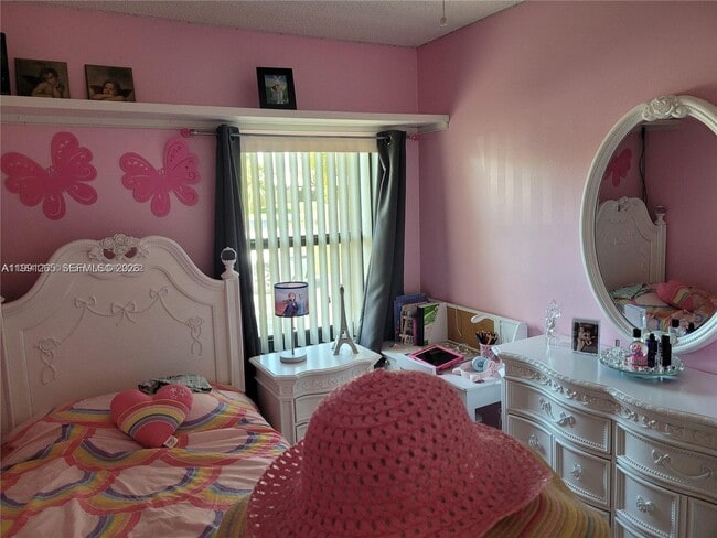 Building Photo - 4919 SW 139th Ct