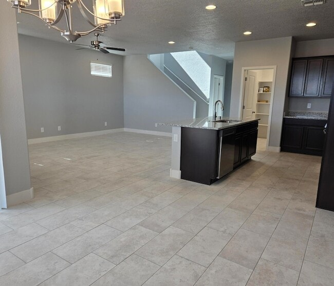 Building Photo - 4030 Silver Springs Road NE