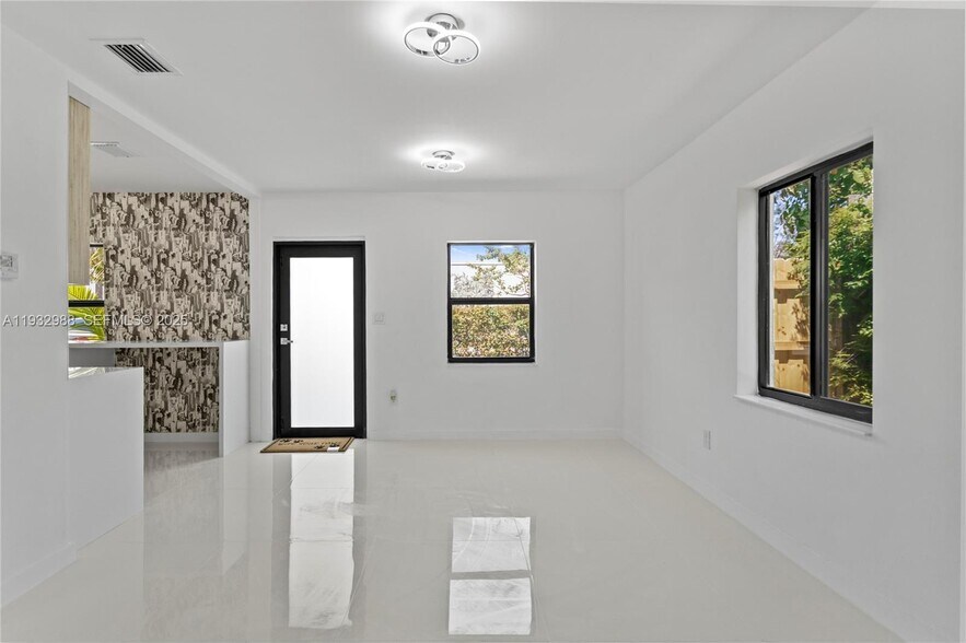 Building Photo - 1640 NE 183rd St