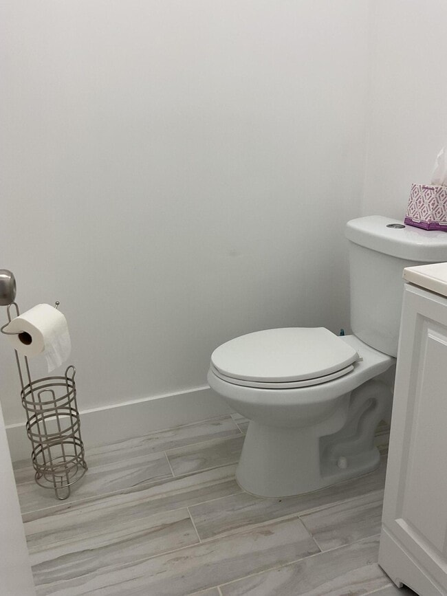 Building Photo - 473 Capri G