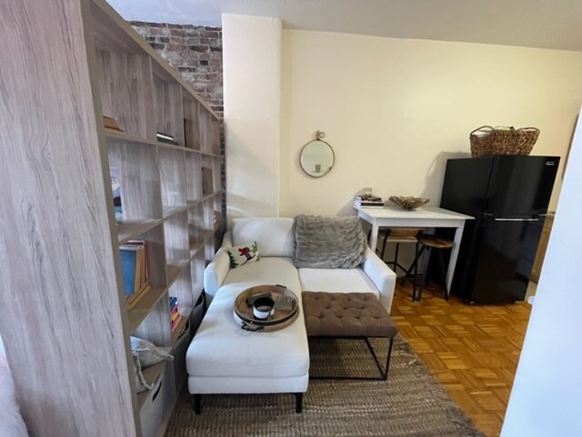 Building Photo - 40 Anderson St