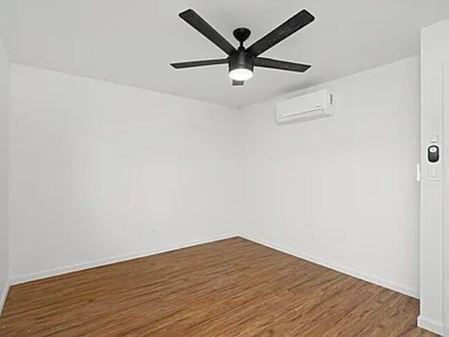 Building Photo - Charming 2-Bedroom Home in Prime 92117 Loc...