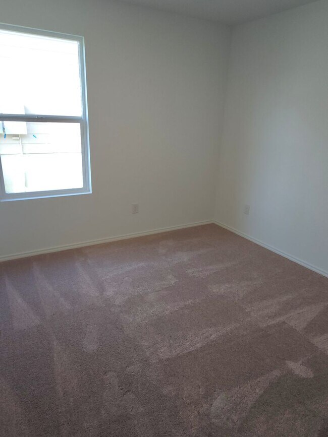 Building Photo - Converse Area - Knox Ridge