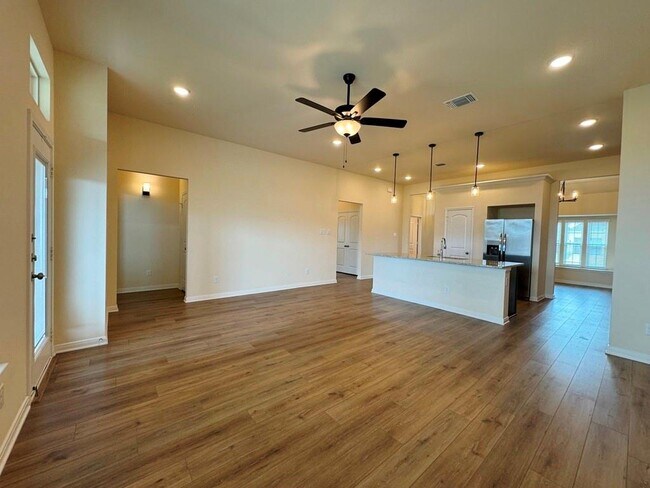 Building Photo - 5115 Leaning Tree