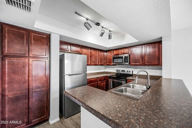 Building Photo - 1331 W Baseline Rd