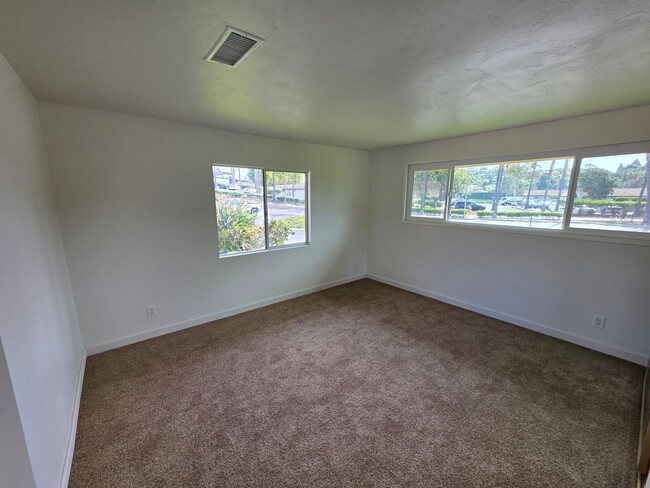 Building Photo - Single story 3 bedroom duplex right off El Camino Golf Course in the heart of Oceanside, recently...