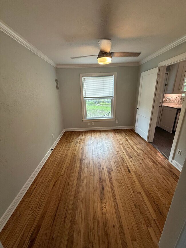 Building Photo - MOVE IN SPECIAL!! $800.00 off 1st FULL RENT!! Discover this beautifully updated 2 bed 1 bath 1 ca...