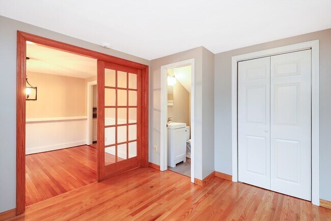 Building Photo - 142 Elmwood Ave