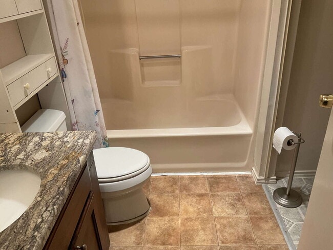 Building Photo - Beautiful Townhome in nice neighborhood - ...
