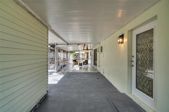 Building Photo - 4541 NE 6th Terrace