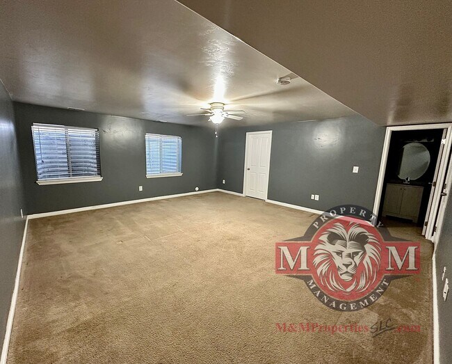 Building Photo - 3 Bd 3.5 Bath Model Like Townhome in Riverton