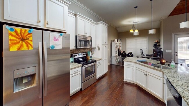 Building Photo - 150 Village Ct