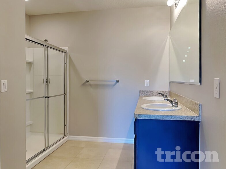 Building Photo - 4262 Roberta Dr