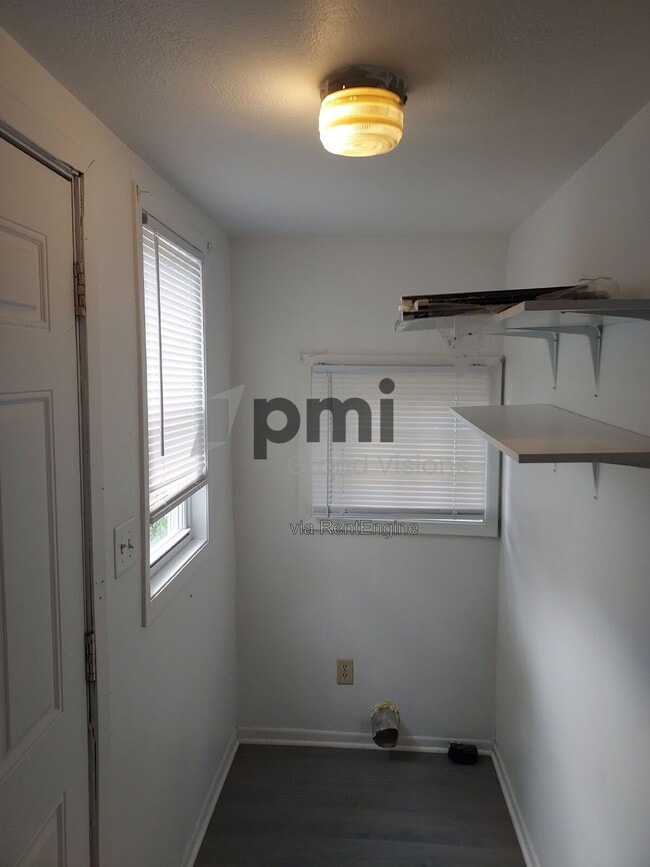 Building Photo - 419 E Peoria Ave