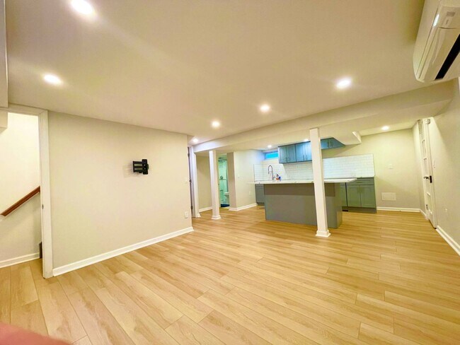 Building Photo - 278 Devonshire Dr