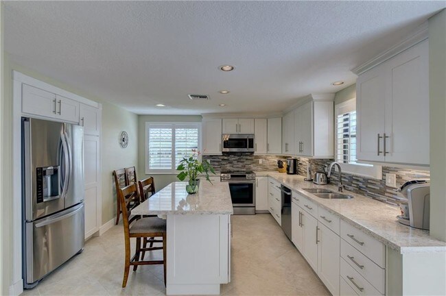 Building Photo - 6101 SE Landing Way