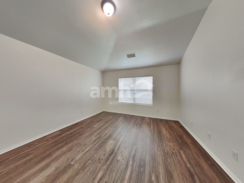 Building Photo - 1207 Fox Glen Trail