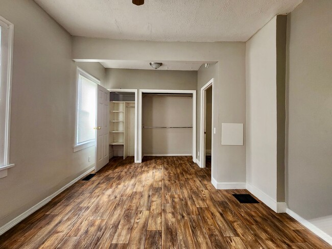 Building Photo - Single Family home | 1 Bed 1 Bath | Off st...