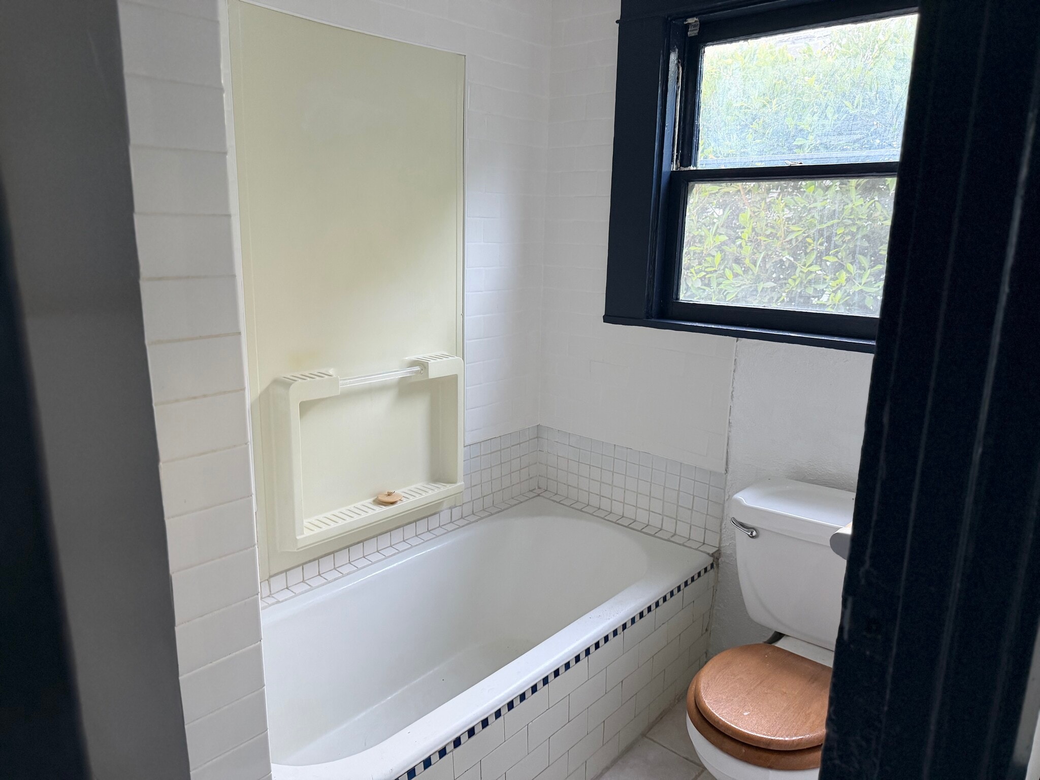 Bathroom - 2113 1/2 Aaron St