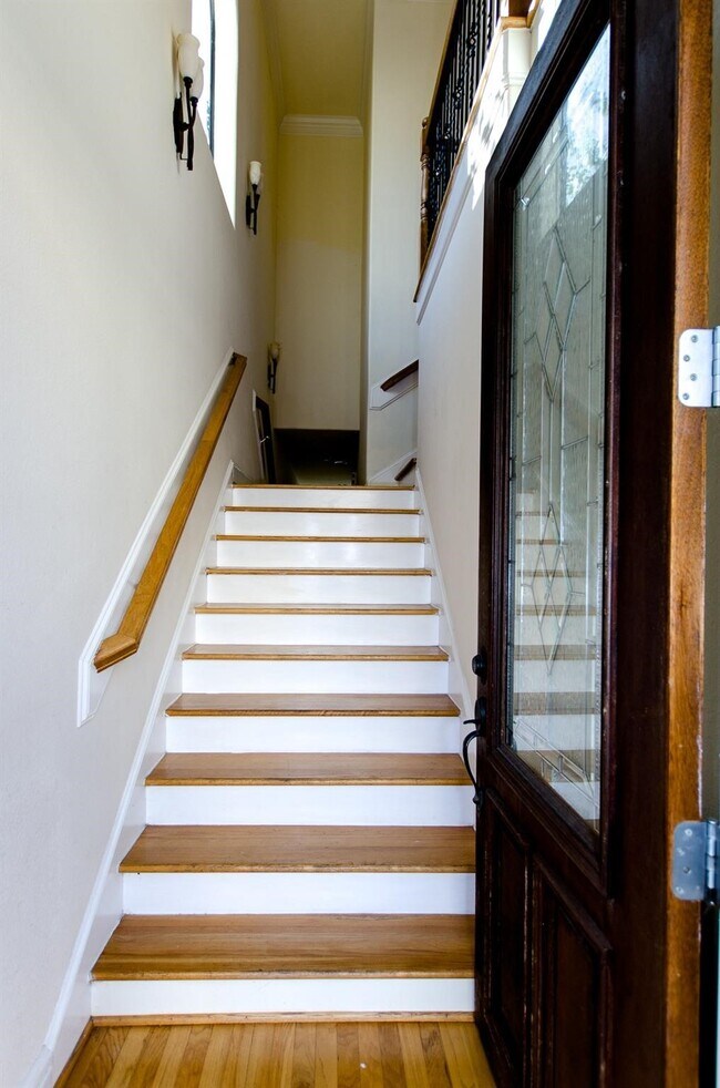 Building Photo - 308 Grove St