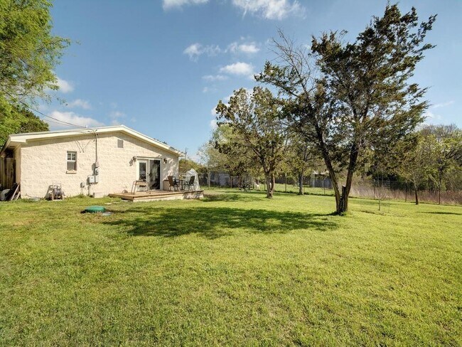Building Photo - 131 Barton Meadow Dr