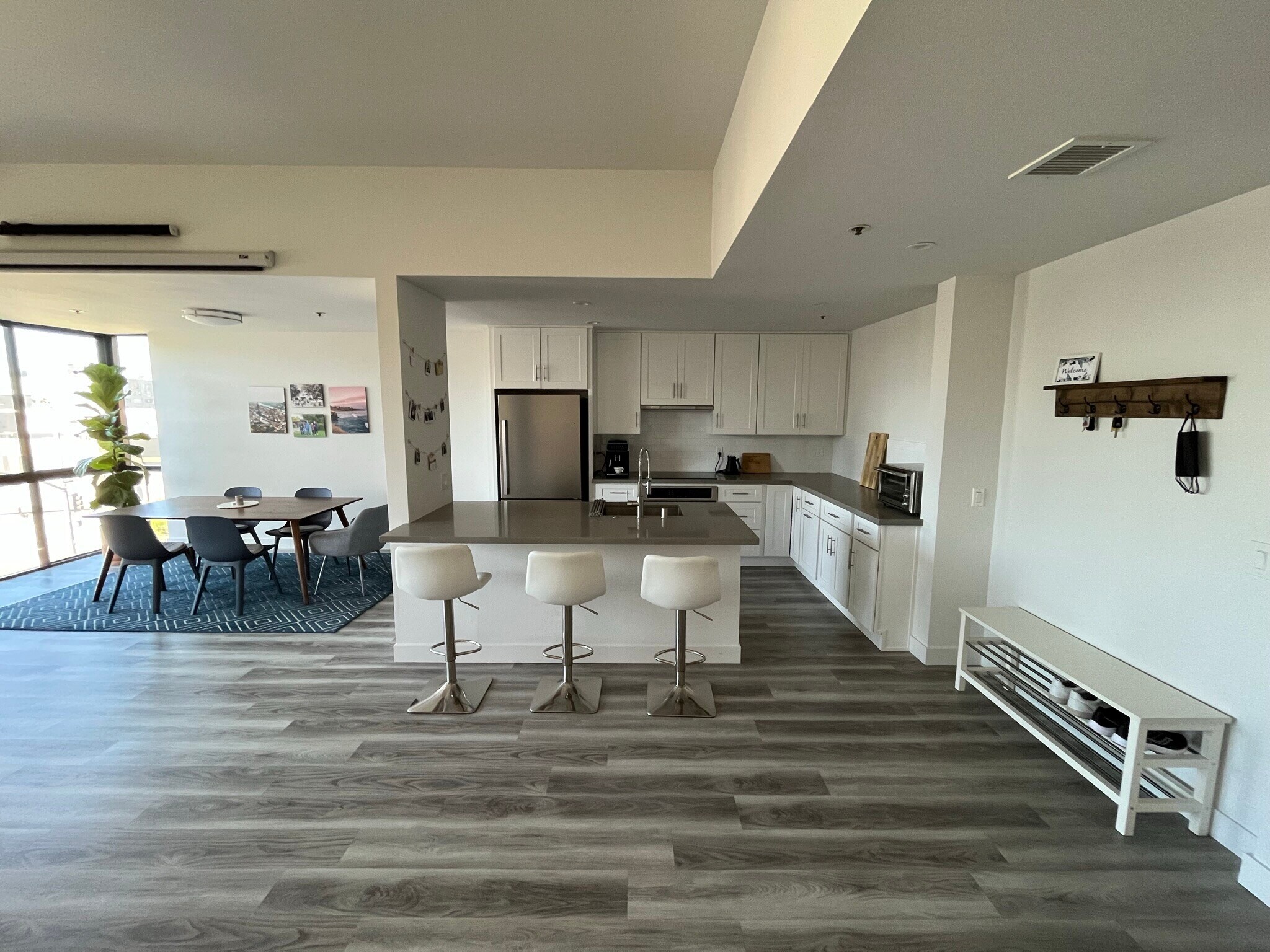 Kitchen / Dining - 222 S Central Ave